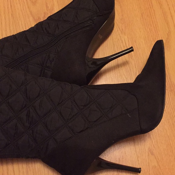 Worn once stiletto balcony’s boots. Quilted - Picture 3 of 5